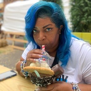 Meet your Posher, Janet